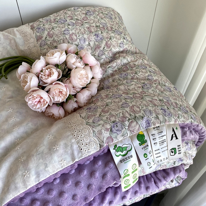 91家纺网 家纺一手货源 找家纺 2025新款秋冬季棉加豆豆绒法式花边款豆豆被被芯 郁金香紫