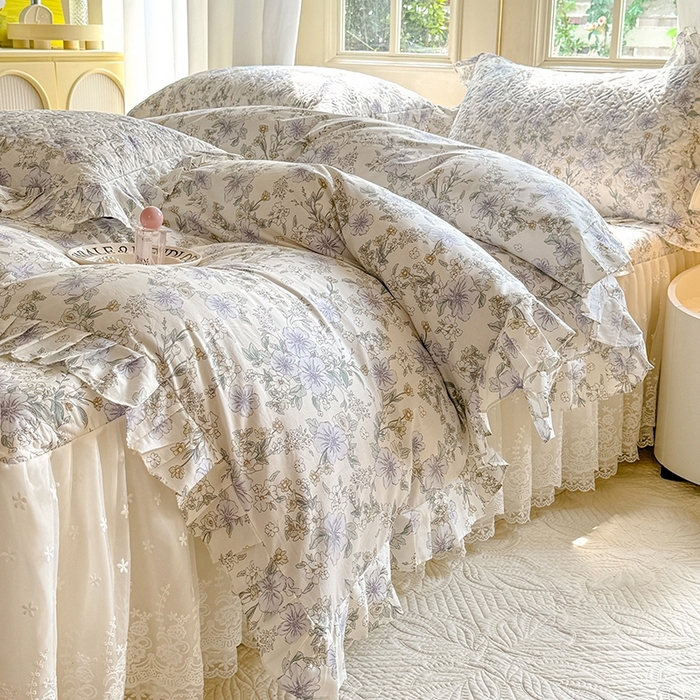 91家纺网 家纺一手货源 找家纺 花香四季家纺 2024新款全棉夹棉绗缝床裙款四件套纯棉印花法式套件蕾丝公主风 小清新