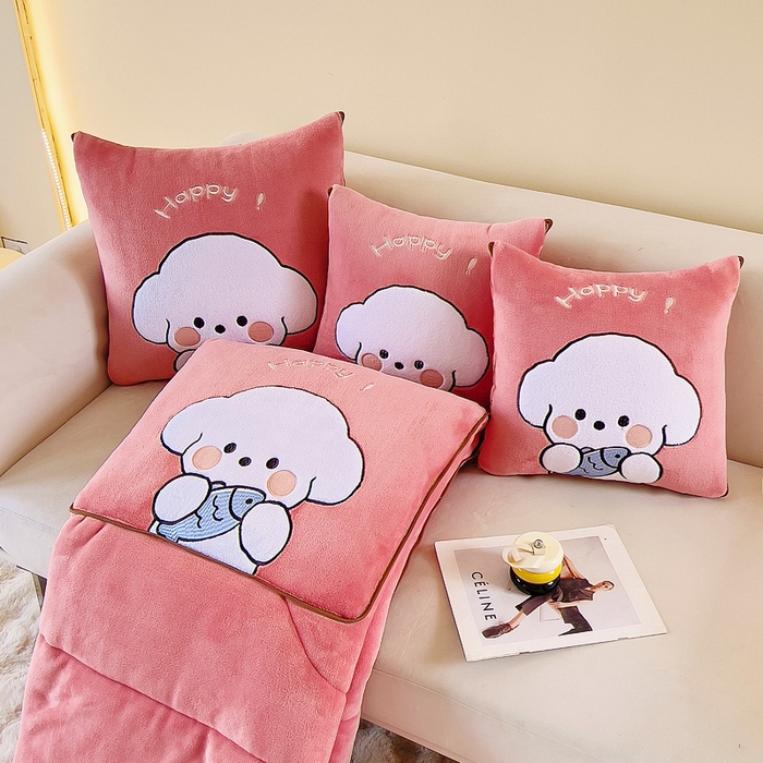 91家纺网 家纺一手货源 找家纺 阳光依佰抱枕被 2024秋冬新款牛奶绒可萌狗多功能抱枕被 可萌狗-西瓜红