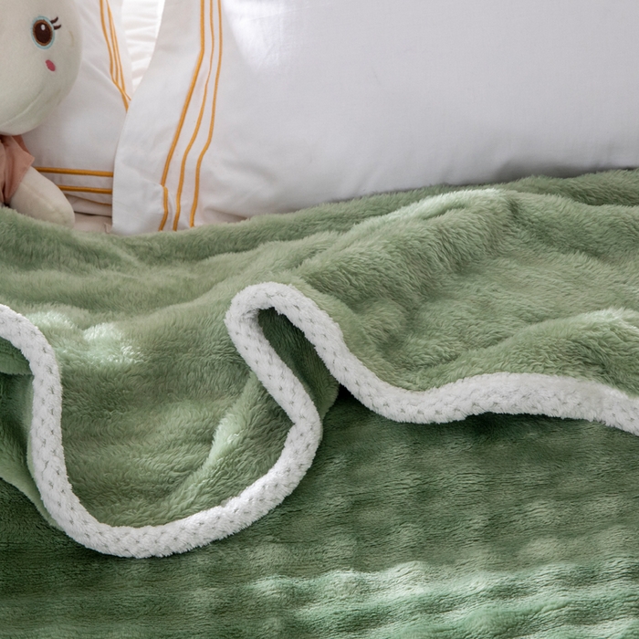 91家纺网 家纺一手货源 找家纺 2025新款魔法大泡泡绒法兰绒毛毯多功能盖毯 绿色