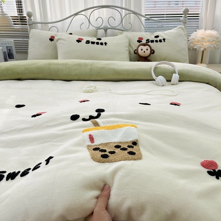 逸林家纺《原希尔顿逸林》 2024新款牛奶绒毛巾绣四件套加厚立体卡通牛奶绒四件套 奶茶-白绿