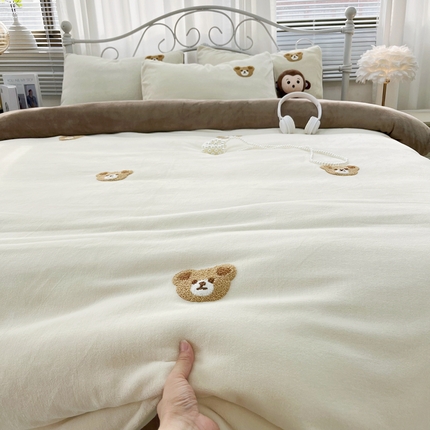 逸林家纺《原希尔顿逸林》 2024新款牛奶绒毛巾绣四件套加厚立体卡通牛奶绒四件套 小熊-奶白咖