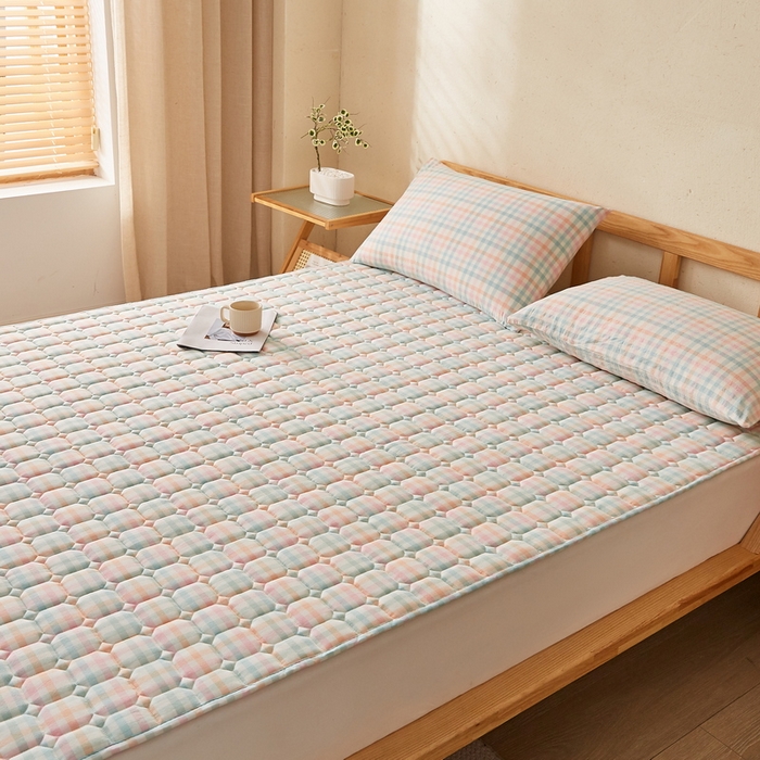 91家纺网 家纺一手货源 找家纺 卡派 2024新款色织全棉夹棉床褥大床 冰淇淋格