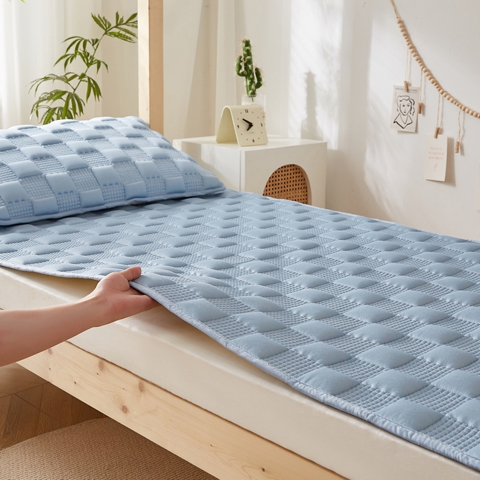 91家纺网 家纺一手货源 找家纺 卡派 2024新款布拉格夹棉加厚床褥单人床 布拉格-蓝灰