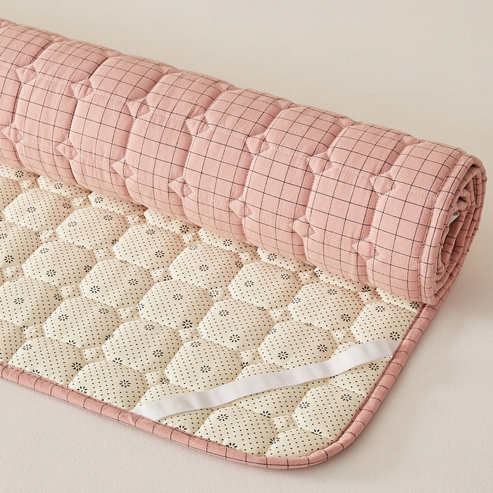 91家纺网 家纺一手货源 找家纺 卡派 2024新款色织全棉夹棉床褥大床 粉小格