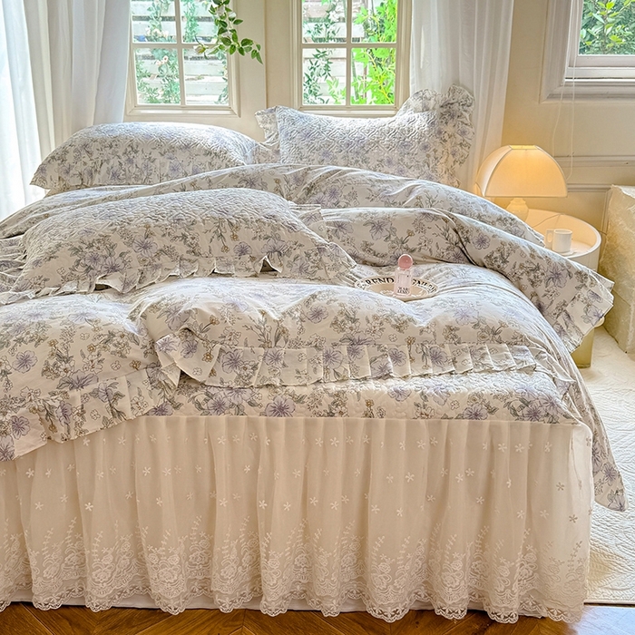 91家纺网 家纺一手货源 找家纺 花香四季家纺 2024新款全棉夹棉绗缝床裙款四件套纯棉印花法式套件蕾丝公主风 小清新