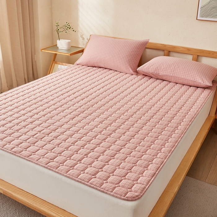 91家纺网 家纺一手货源 找家纺 卡派 2024新款色织全棉夹棉床褥大床 粉小格