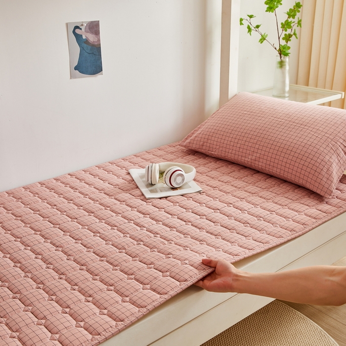 91家纺网 家纺一手货源 找家纺 卡派 2024新款全棉夹棉床褥 粉小格