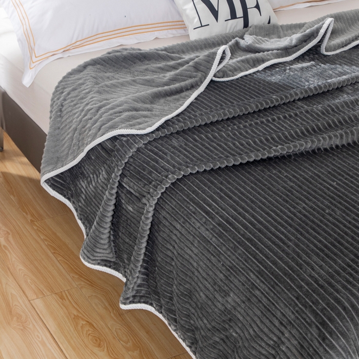 91家纺网 家纺一手货源 找家纺 2025新款240克轻盈保暖秋冬居家办公柔软亲肤午休小毯子便携车载毯 深灰