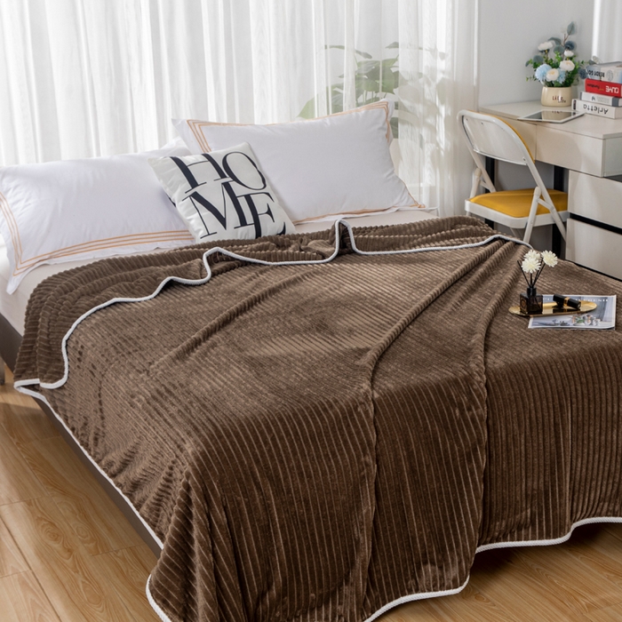 91家纺网 家纺一手货源 找家纺 2025新款240克轻盈保暖秋冬居家办公柔软亲肤午休小毯子便携车载毯 咖啡色