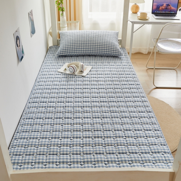 91家纺网 家纺一手货源 找家纺 卡派 2024新款全棉夹棉床褥 蓝小格