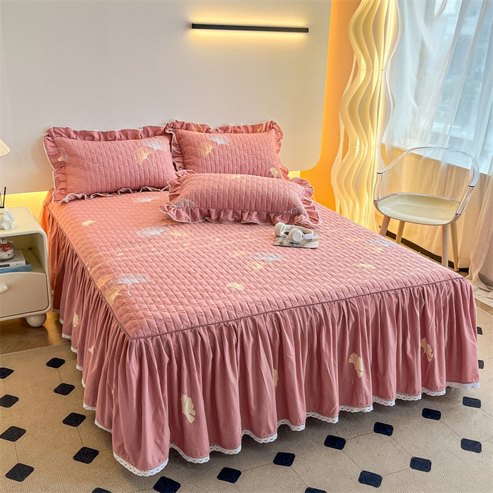 91家纺网 家纺一手货源 找家纺 （支持一件定制）2024新款加厚全棉夹棉磨毛纯棉床裙单件公主风印花防滑三件套 风中倩影-豆沙