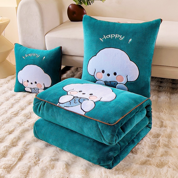 91家纺网 家纺一手货源 找家纺 阳光依佰抱枕被 2024秋冬新款牛奶绒可萌狗多功能抱枕被 可萌狗-孔雀绿
