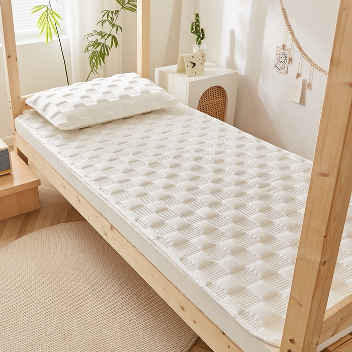 91家纺网 家纺一手货源 找家纺 卡派 2024新款布拉格夹棉加厚床褥单人床 布拉格-白