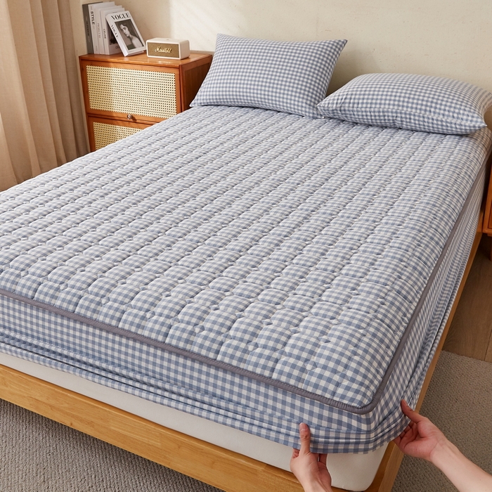 91家纺网 家纺一手货源 找家纺 卡派 2024新款色织全棉夹棉床笠 蓝小格