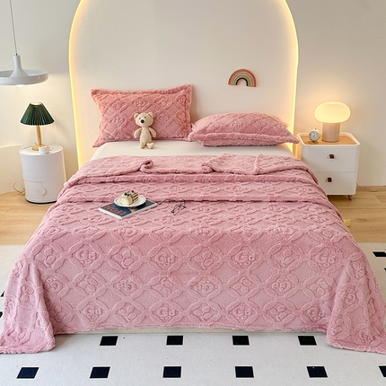 91家纺网 家纺一手货源 找家纺 坦客毯业 2025新款跨境外贸电商三叶草塔芙绒提花毛毯 三叶草粉