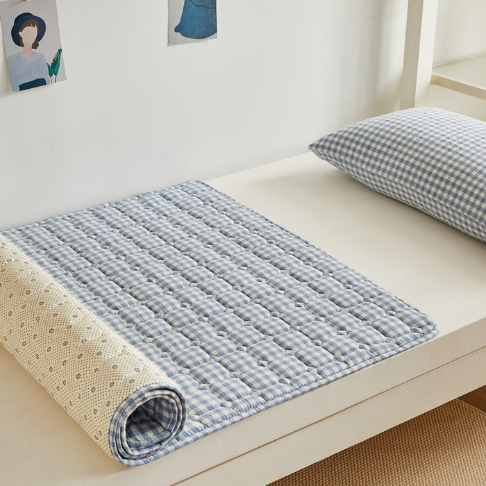 91家纺网 家纺一手货源 找家纺 卡派 2024新款全棉夹棉床褥 蓝小格