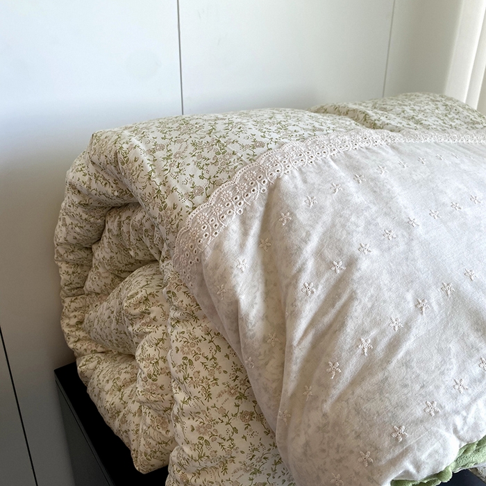 91家纺网 家纺一手货源 找家纺 2025新款秋冬季棉加豆豆绒法式花边款豆豆被被芯 花田绿