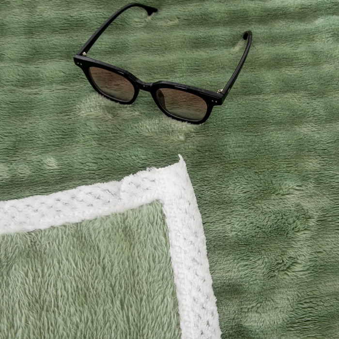 91家纺网 家纺一手货源 找家纺 2025新款魔法大泡泡绒法兰绒毛毯多功能盖毯 绿色