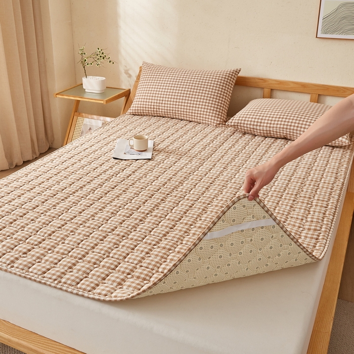 91家纺网 家纺一手货源 找家纺 卡派 2024新款色织全棉夹棉床褥大床 米小格