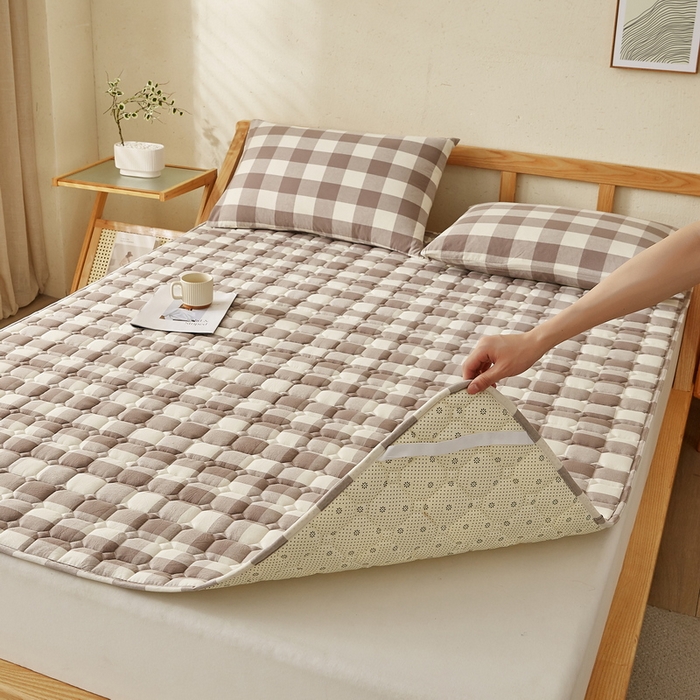 91家纺网 家纺一手货源 找家纺 卡派 2024新款色织全棉夹棉床褥大床 大灰格