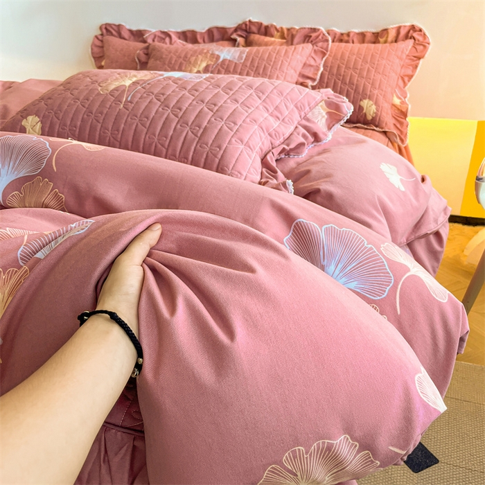 91家纺网 家纺一手货源 找家纺 （支持一件定制）2024新款加厚全棉夹棉磨毛纯棉床裙单件公主风印花防滑三件套 风中倩影-豆沙