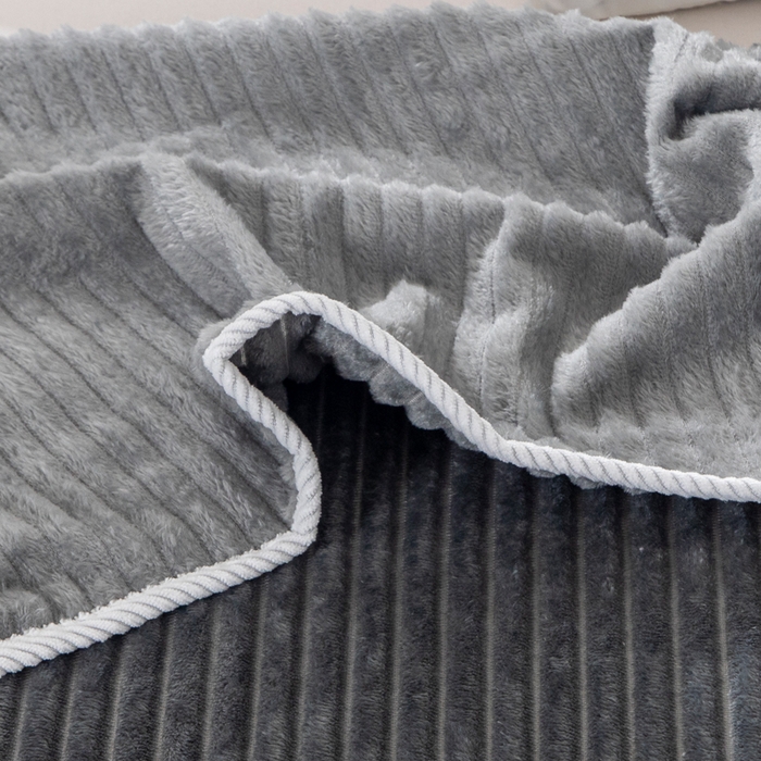 91家纺网 家纺一手货源 找家纺 2025新款240克轻盈保暖秋冬居家办公柔软亲肤午休小毯子便携车载毯 深灰