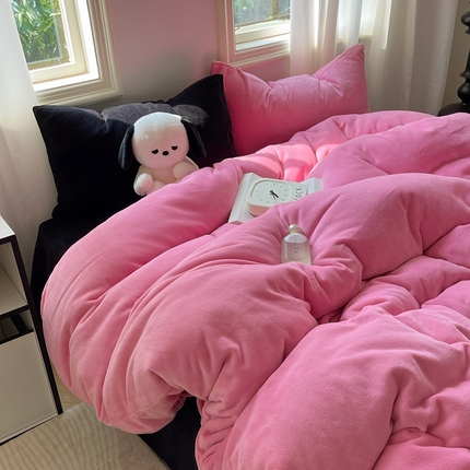 91家纺网 家纺一手货源 找家纺 （总）六巷胡同 2024新款INS博主风纯色混搭牛奶绒四件套