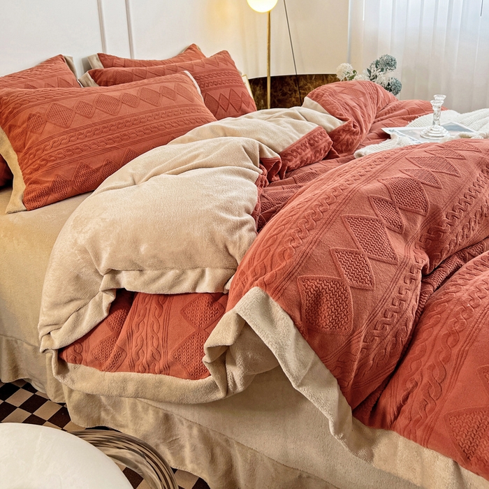 91家纺网 家纺一手货源 找家纺 2024秋冬新款全消光拼角雕花绒牛奶绒四件套 慕丝-奶油橙
