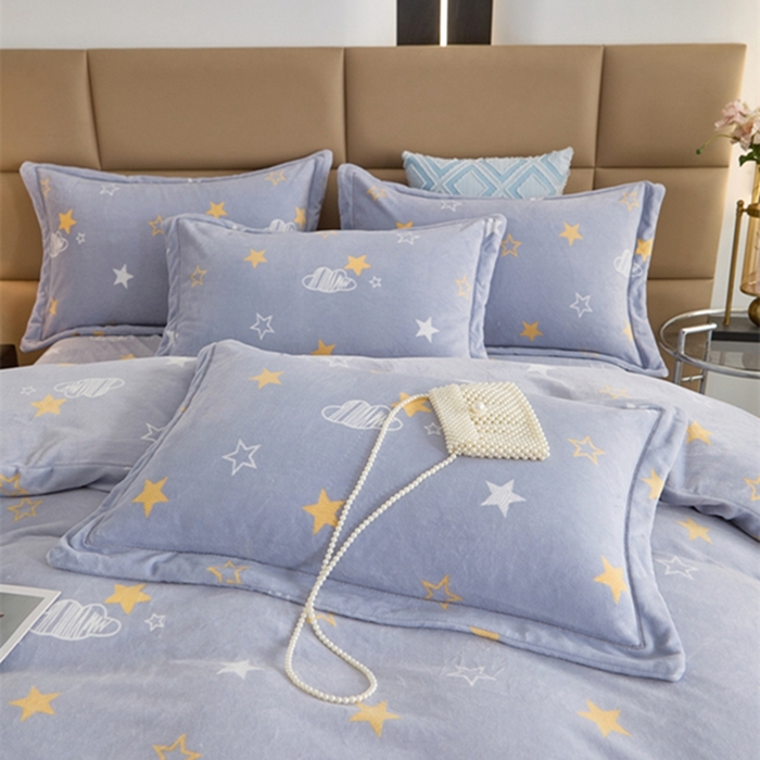 91家纺网 家纺一手货源 找家纺 卡迪亚 2024新款全消光牛奶绒印花四件套 星空