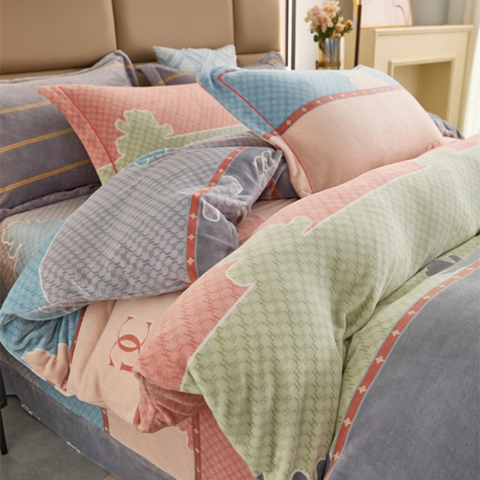 91家纺网 家纺一手货源 找家纺 卡迪亚 2024新款全消光牛奶绒印花四件套 芬格兰