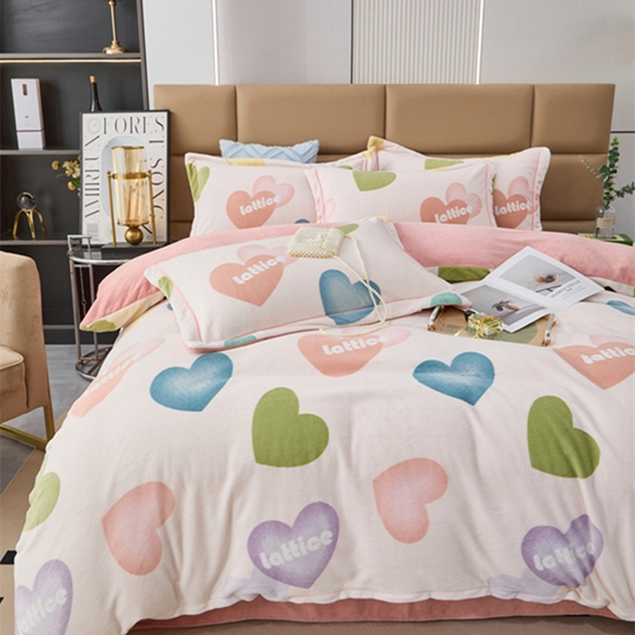 91家纺网 家纺一手货源 找家纺 卡迪亚 2024新款全消光牛奶绒印花四件套 爱意满满