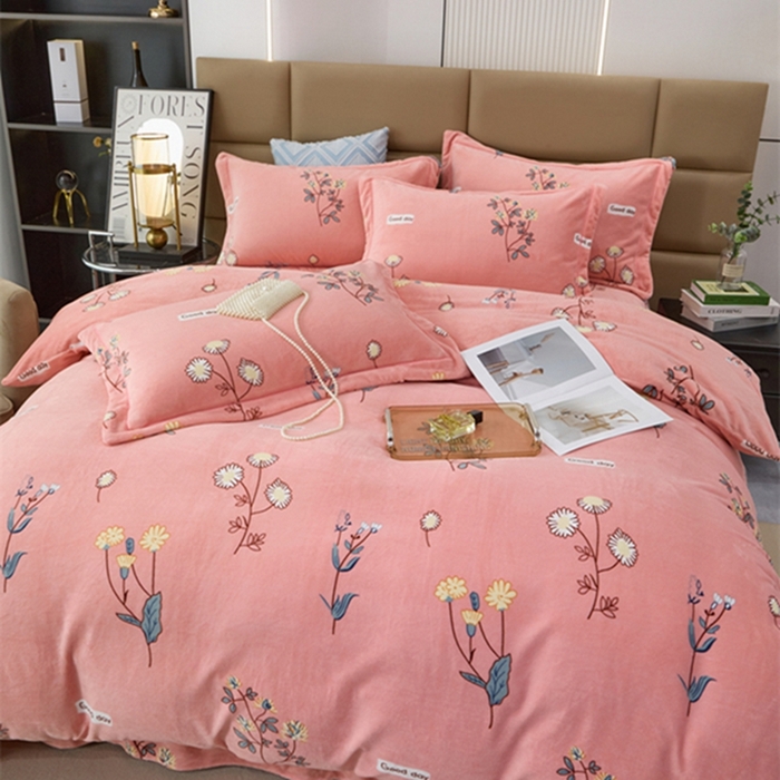 91家纺网 家纺一手货源 找家纺 卡迪亚 2024新款全消光牛奶绒印花四件套 花季