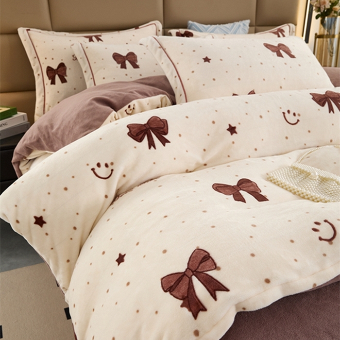 91家纺网 家纺一手货源 找家纺 卡迪亚 2024新款全消光牛奶绒印花四件套 小资情调