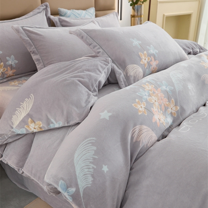 91家纺网 家纺一手货源 找家纺 卡迪亚 2024新款全消光牛奶绒印花四件套 乐享