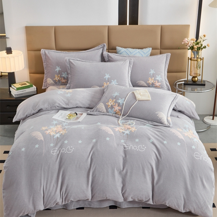 91家纺网 家纺一手货源 找家纺 卡迪亚 2024新款全消光牛奶绒印花四件套 乐享