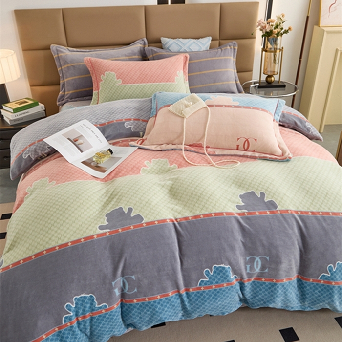 91家纺网 家纺一手货源 找家纺 卡迪亚 2024新款全消光牛奶绒印花四件套 芬格兰