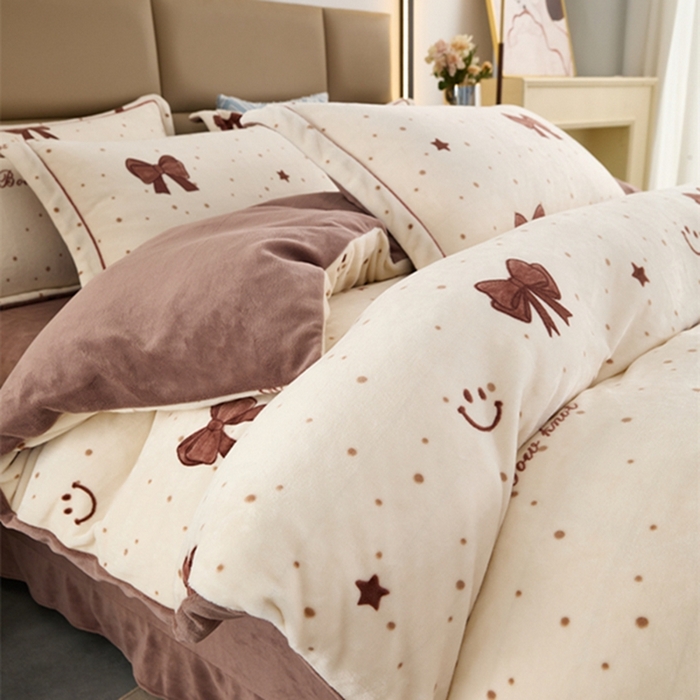 91家纺网 家纺一手货源 找家纺 卡迪亚 2024新款全消光牛奶绒印花四件套 小资情调