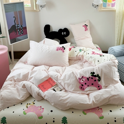 91家纺网 家纺一手货源 找家纺 柚子 2024新款全棉水洗印加绣小可爱四件套 黑尾猫