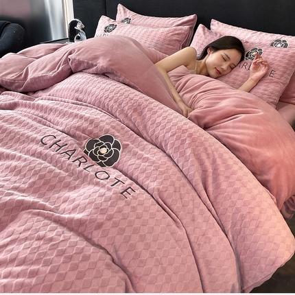 91家纺网 家纺一手货源 找家纺 （总）2024新款牛奶绒雕花轻奢刺绣三件套四件套