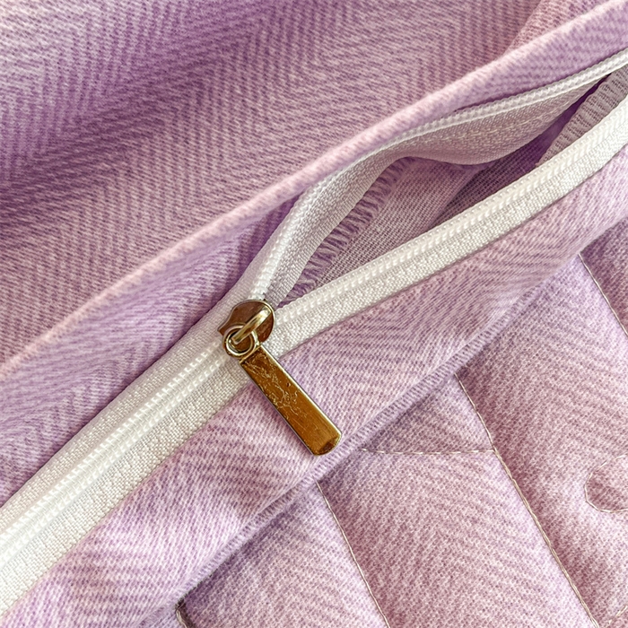 91家纺网 家纺一手货源 找家纺 缦彩 （支持一件定制）2024新款全棉夹棉加厚公主风磨毛床裙款四件套纯棉床罩床笠套件 绒朵-紫