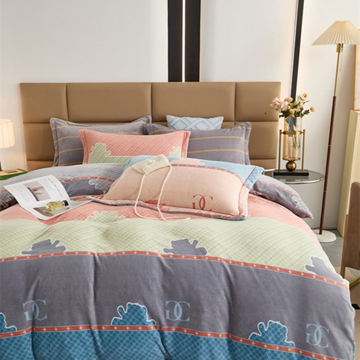 91家纺网 家纺一手货源 找家纺 卡迪亚 2024新款全消光牛奶绒印花四件套 芬格兰