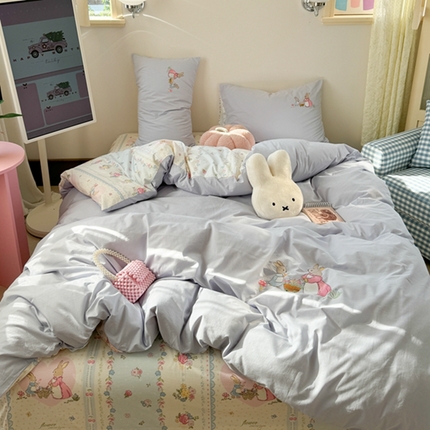 91家纺网 家纺一手货源 找家纺 （总）柚子 2024新款全棉水洗印加绣小可爱四件套