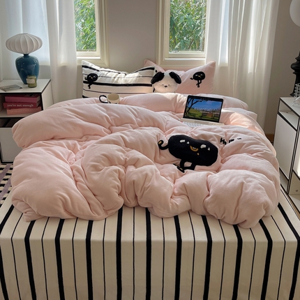 91家纺网 家纺一手货源 找家纺 （总）红嘴企鹅 2025新款卡通牛奶绒混搭四件套