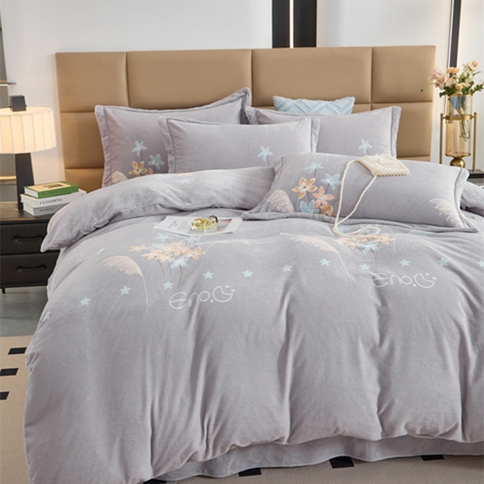 91家纺网 家纺一手货源 找家纺 卡迪亚 2024新款全消光牛奶绒印花四件套 乐享