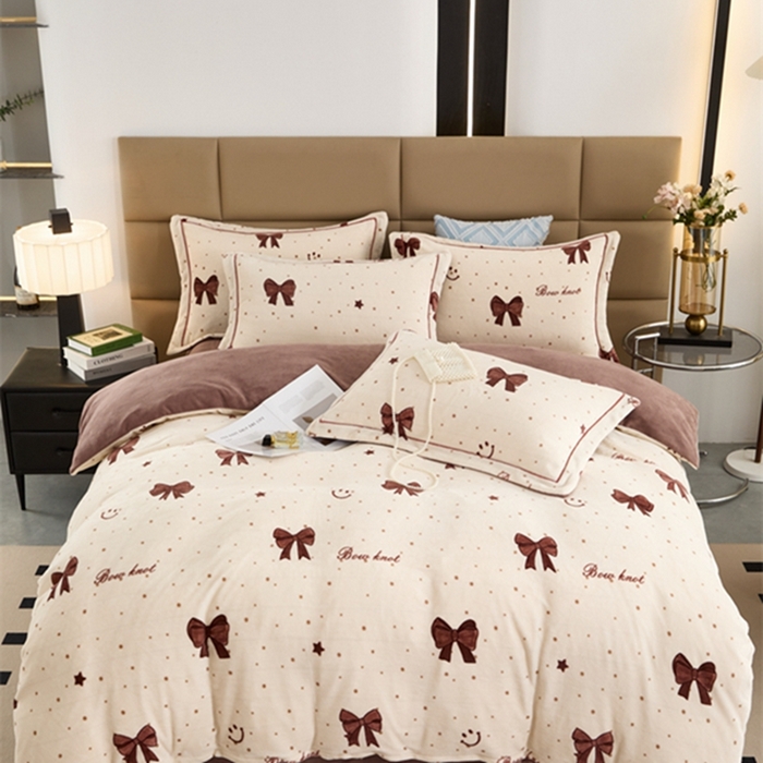 91家纺网 家纺一手货源 找家纺 卡迪亚 2024新款全消光牛奶绒印花四件套 小资情调