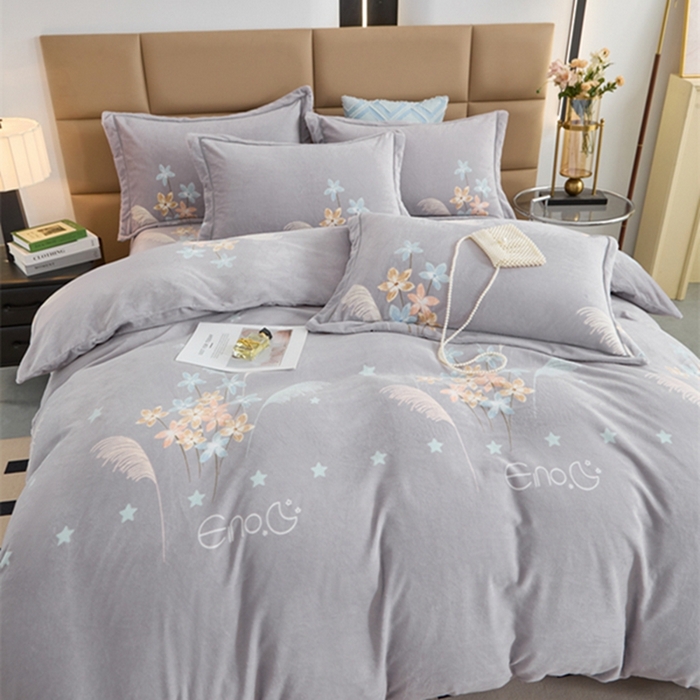 91家纺网 家纺一手货源 找家纺 卡迪亚 2024新款全消光牛奶绒印花四件套 乐享