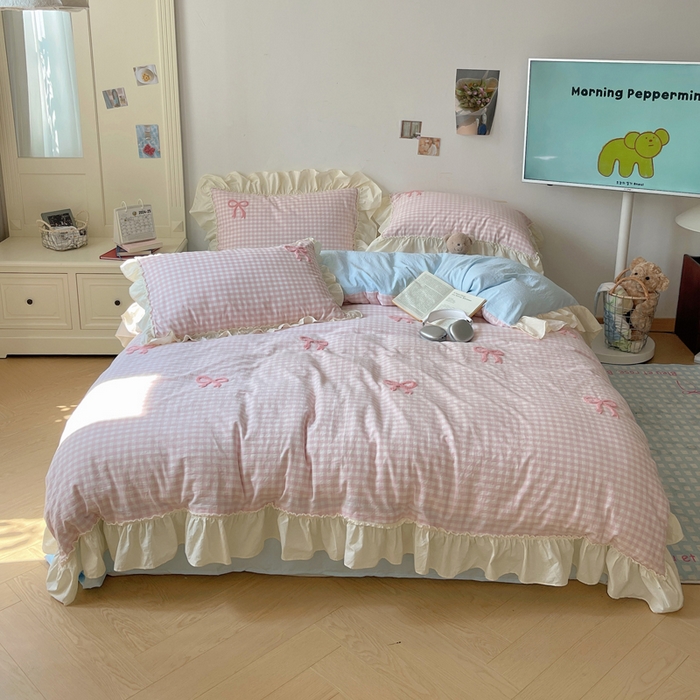 91家纺网 家纺一手货源 找家纺 轻奢坊 2024新款法式花边蝴蝶结水洗棉四件套 花边浅蓝中格