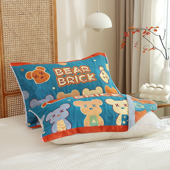 91家纺网 家纺一手货源 找家纺 朴尔家纺-毛巾被 2024新款色织定位提花纯棉四层纱布枕巾 百变熊仔-蓝