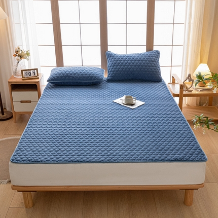 91家纺网 家纺一手货源 找家纺 2024新款牛奶绒夹棉款床垫系列 绒夹棉床垫-宝石蓝